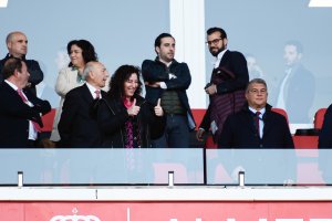 La alcaldesa de Almería celebra junto a Joan Laporta.