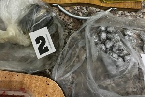 Parte de las drogas intervenidas en el local nijareño.