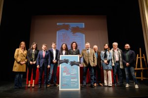 Foto de familia tras la presentación en el Teatro Apolo del 56º Festival de Flamenco y Danza de Almería.