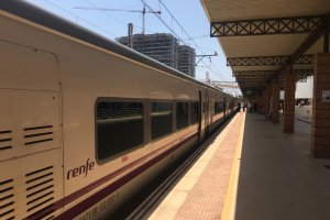 Intercity en la estación de Almería.