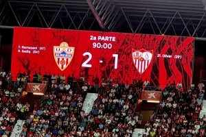 El Sevilla espera al Almería para devolverle la moneda.