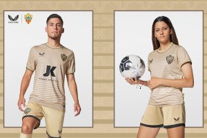 Con esta camiseta el Almería no ha rascado bola en la Liga.