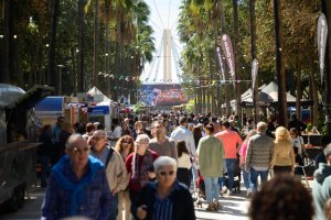 Gran afluencia de visitantes a la Rambla de Almería.