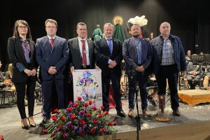 Alcalde y concejala con pregonero y presidentes de las 3 Hermandades de Pulpí.