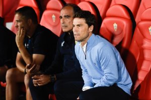 Rubi en el banquillo del Estadio de los Juegos Mediterráneos.