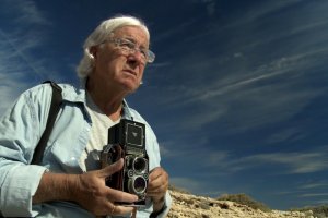 Carlos Pérez Siquier, en una imagen del documental Azul Siquier, de Felipe Vega.