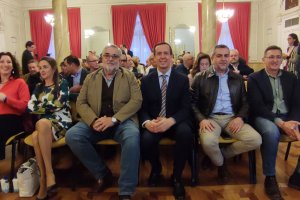 Primera fila en el acto de la Mesa del Tren de Almería.