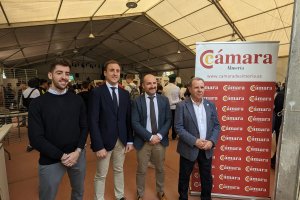 Los responsables inauguran la Feria de Empleo y Formación Profesional.