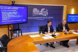 El alcalde de El Ejido, Francisco Góngora, y el concejal de Hacienda, José Francisco Rivera.