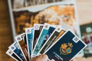 Este sábado, macroquedada para cambiar Holy Cards.