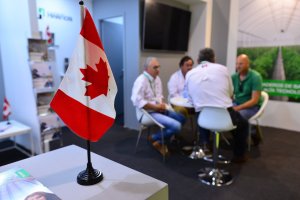 Presencia canadiense en la zona expositora durante la feria de 2019