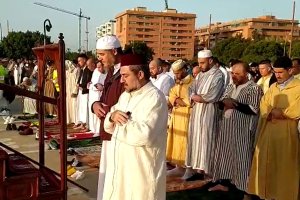 Abdallah Mhanna, en primer término, en el rezo de la fiesta del fin del ayuno del año pasado en la capital.