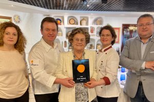 El equipo de Terraza Carmona recibe por décimo noveno año consecutivo el Sol de Repsol.