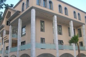 Fachada del ayuntamiento de Macael.