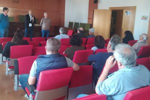 El delegado de Agricultura mantiene una reunión con los ganaderos afectados.
