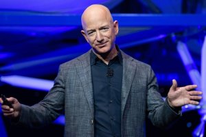 Jeff Bezos, uno de los hombres más ricos del mundo, presidente de Amazon, ha invertido en energías renovables en Almería.