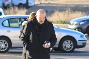 Juan Enciso llega a la vista del juicio del caso Poniente en el invierno de 2021