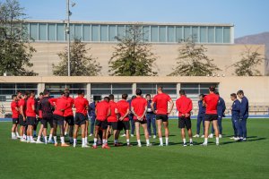 Charla de Rubi a la plantilla para terminar de preparar la visita al Celta.