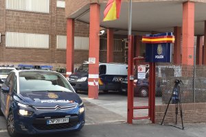 Acceso a calabozos de la Comisaría de Almería