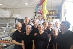 Equipo casi al completo de Cocinarte, en la calle Lentisco de Cortijo Grande.