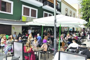 Bares llenos esta Semana Santa en Almería.
