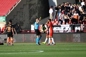 Luis Suárez fue amonestado en el Almería-Valencia.