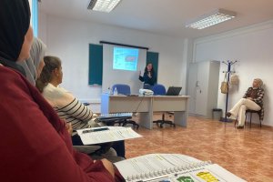 Imagen de archivo de uno de los talleres formativos para población inmigrante.