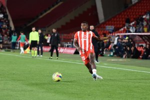 Akieme es una pieza clave en la pizarra del Almería de Rubi.