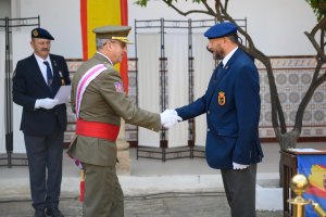 El general Martín Cabrero entrega condecoraciones