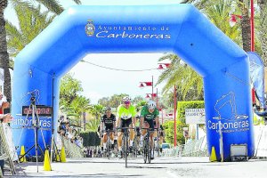 La localidad del Levante celebra la III edición de su Vuelta Ciclista con 200 corredores.