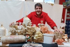 José Luis López Cano muestra su pasión por el mundo de la micología.