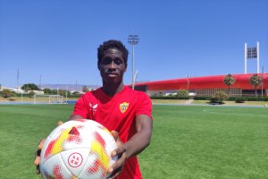 Marciano con LA VOZ y Cadena SER en el campo Anexo del Estadio de los Juegos Mediterráneos.