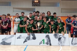 Los ahorradores celebrando la victoria.