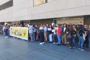 Concentración en la Ciudad de la Justicia de Almería