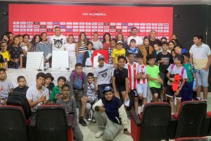 Radio La Canal, del CEIP La Canal de Vícar, en su visita a la Unión Deportiva Almería.