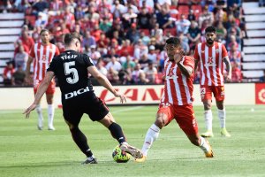 Luis Suárez volvió a dejarse todo en el campo pero el Almería se quedó sin premio.