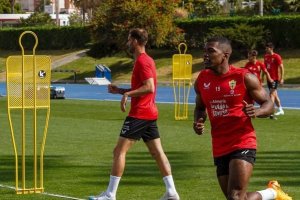 El lateral Akieme en el campo Anexo del Estadio de los Juegos Mediterráneos.