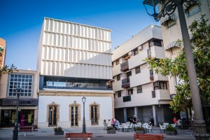 La fachada de la Casa Anita, ubicada en Roquetas de Mar.