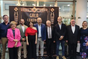 Fotografía de familia durante el acto celebrado en el Teatro Villa de Huércal-Overa.
