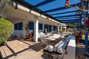 Porche principal del chalet.