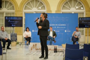 José Luis Jaén ha interpretado un tema en la presentación del festival Murmura.