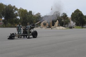 Salvas de Artillería en la base de Viator