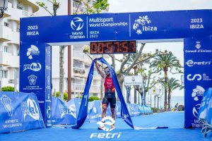 Cruzando la línea de meta en primera lugar mostrando todo su potencial.