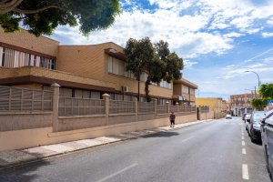 Imagen de archivo de un centro educativo de Roquetas de Mar.