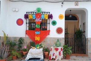 Una de las creaciones vecinales para las Cruces de Mayo de Fondón.