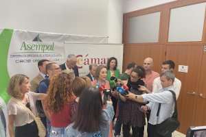 Cuca Gamarra en Almería en un encuentro entre el PP, la Cámara de Comercio y Asempal.