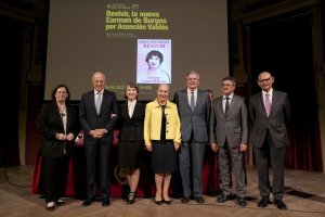 Acto en el Ateneo del libro ‘Revivir, la nueva Carmen de Burgos, de Asunción Valdés  (tercera por la izquierda).