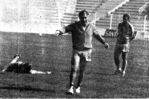 Arsenio entrenando al Almería.