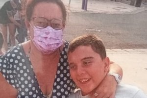 Yolanda Bull junto a su hijo José Ángel