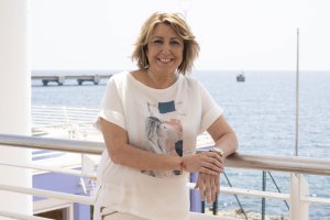 Susana Díaz posa para esta entrevista en el Club de Mar de Almería.